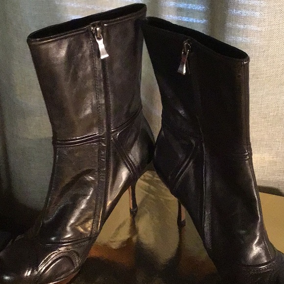 Max studio.com black leather booths NWOT - Picture 3 of 8